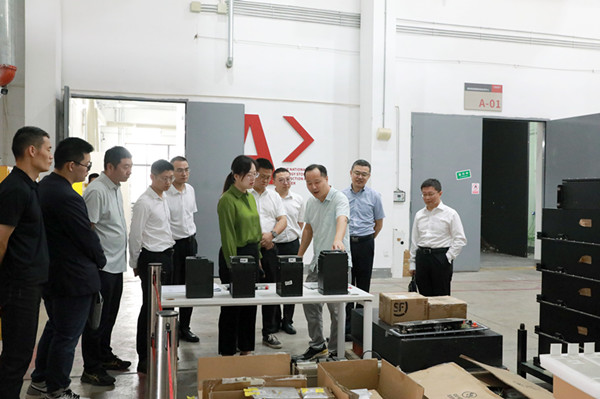 无锡市新能源产业科技镇长团调研无锡检研院服务新能源产业发展