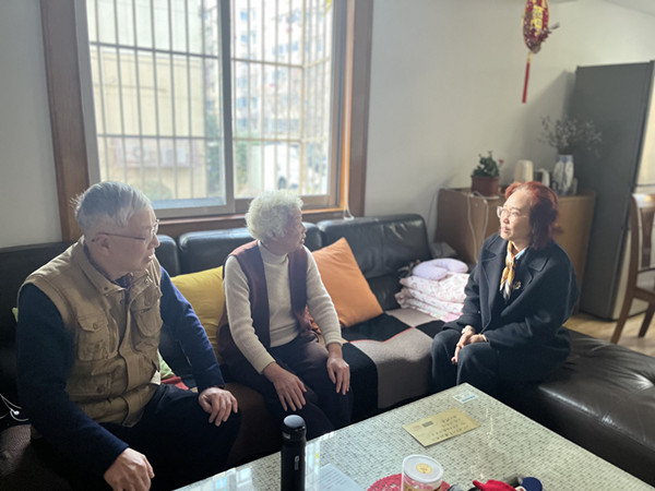 周滢_副本.jpg