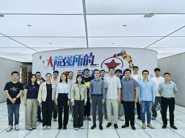 科技研学之旅：时代青年与创新赋能的双向奔赴